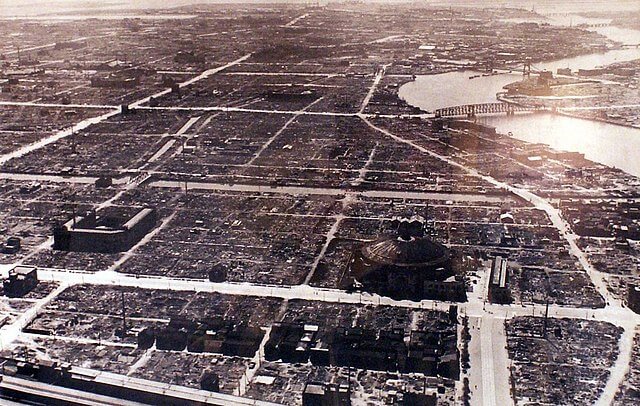 アメリカB-29の爆撃で焼け野原と化した東京の様子