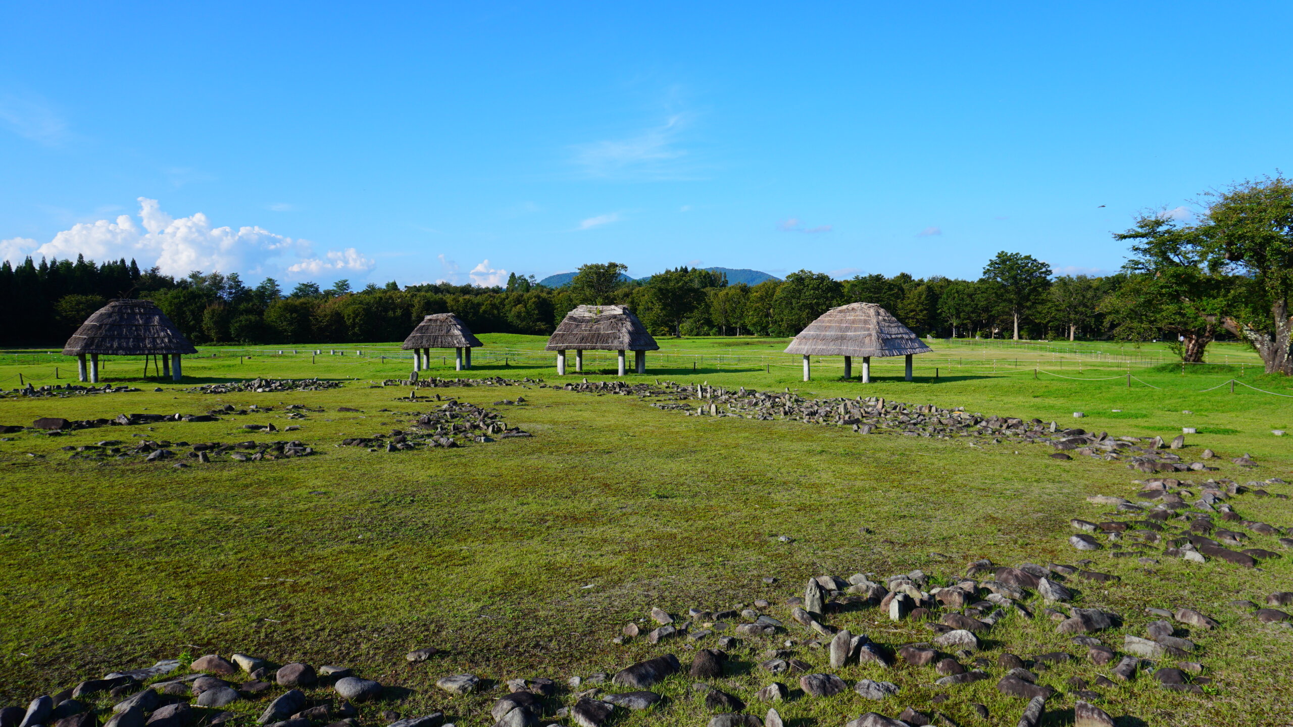 大湯環状列石（秋田県鹿角市）の全景