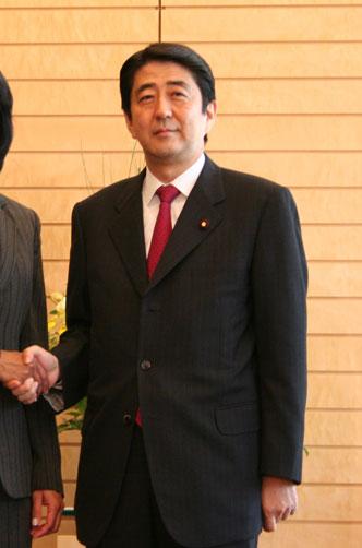 安倍晋三（2006年改正時の内閣総理大臣）