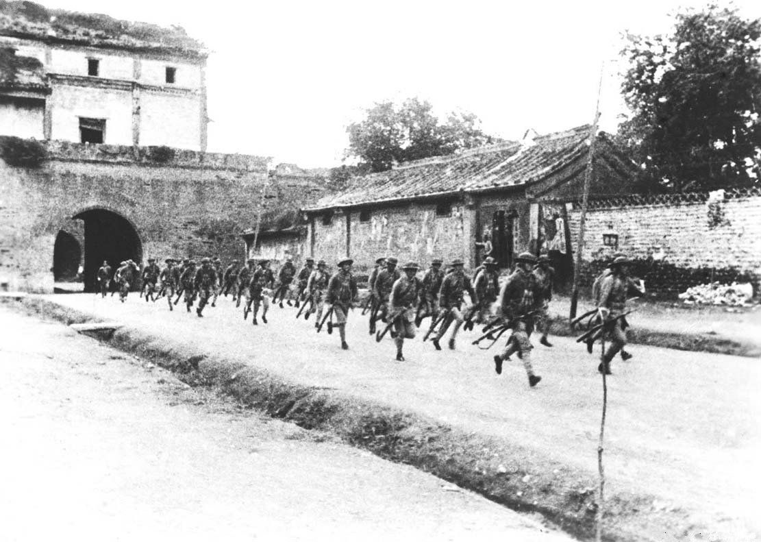 宛平城から出る中国兵（1937年）