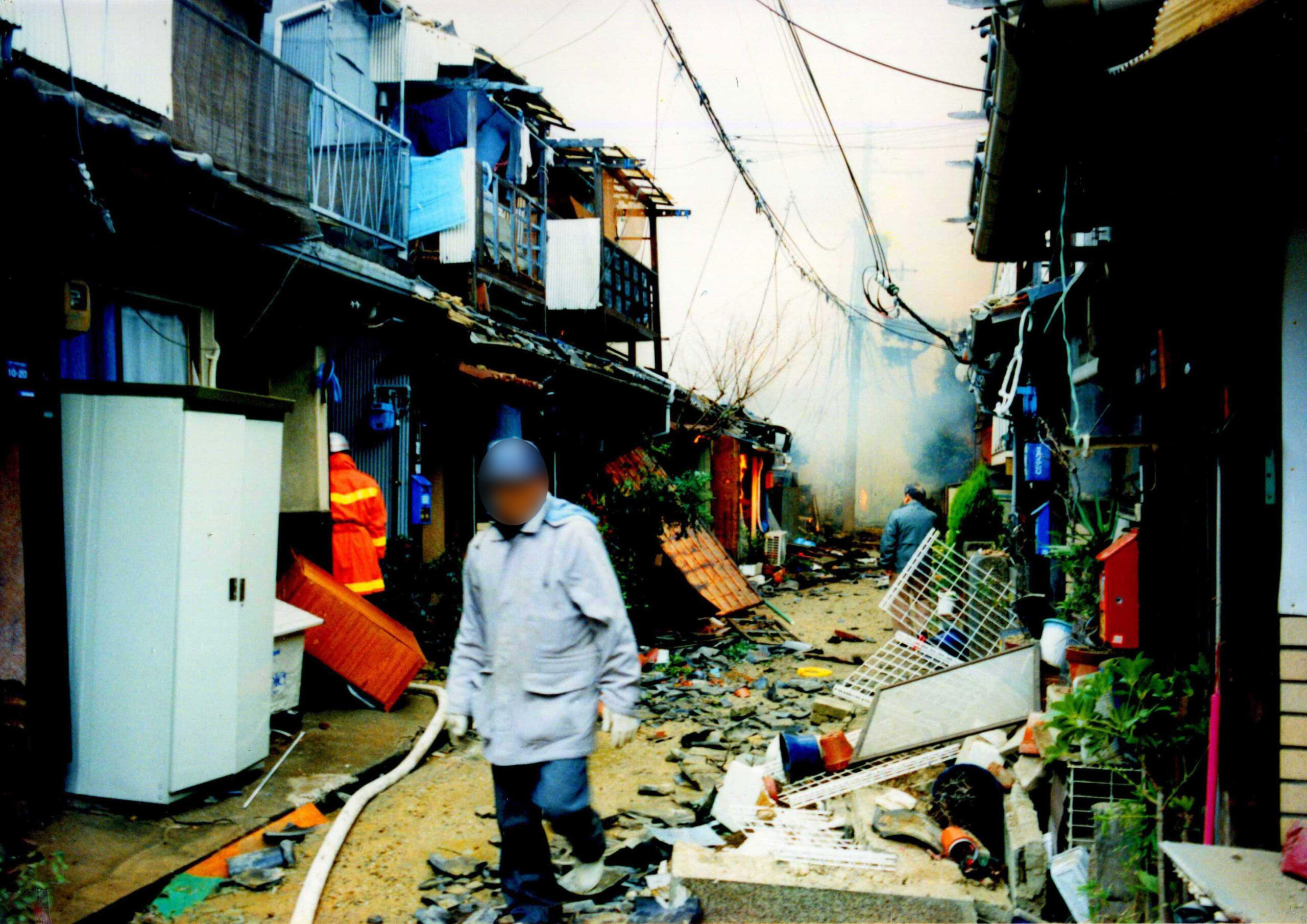 阪神淡路大震災で倒壊した神戸市兵庫区の民家密集地の写真