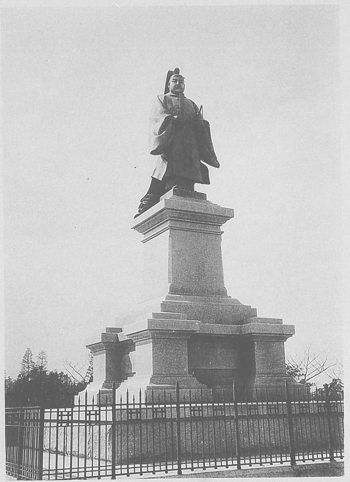 井伊直弼の銅像（横浜市掃部山）