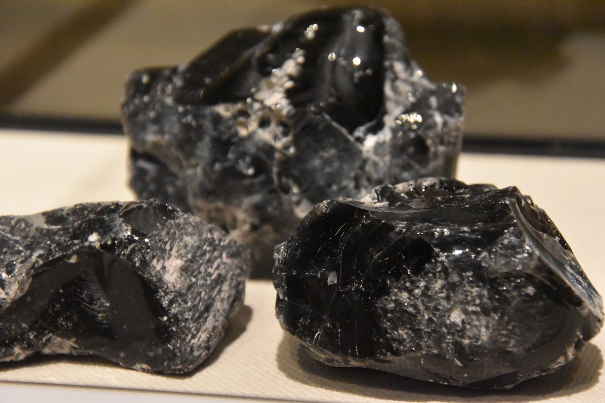 縄文時代の黒曜石（長野県・星糞峠産）