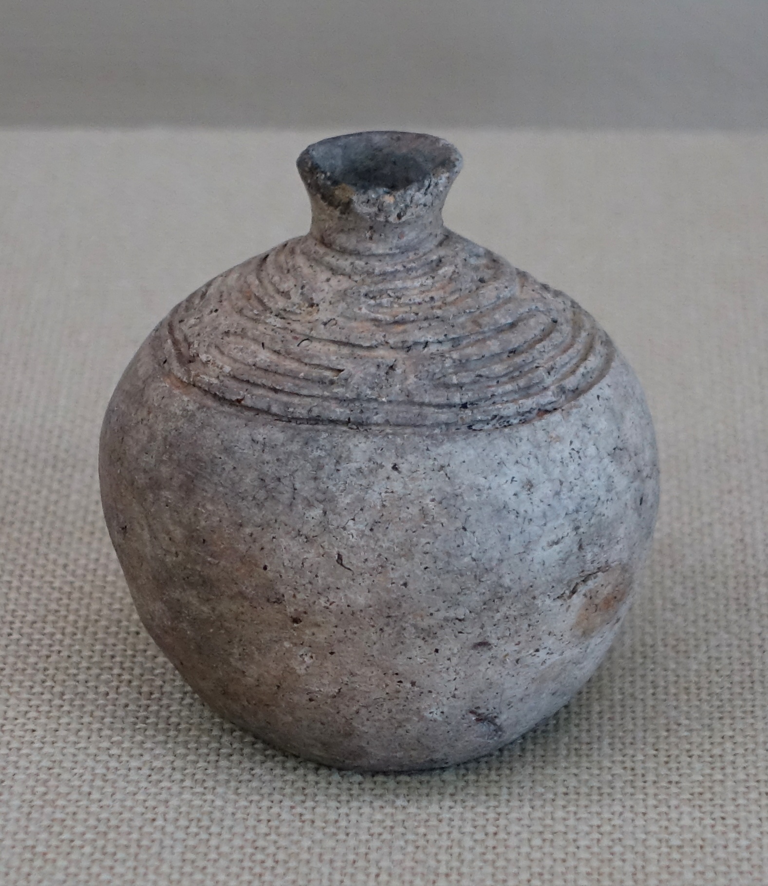 青森県出土の縄文時代晩期の土器（箱根美術館所蔵）