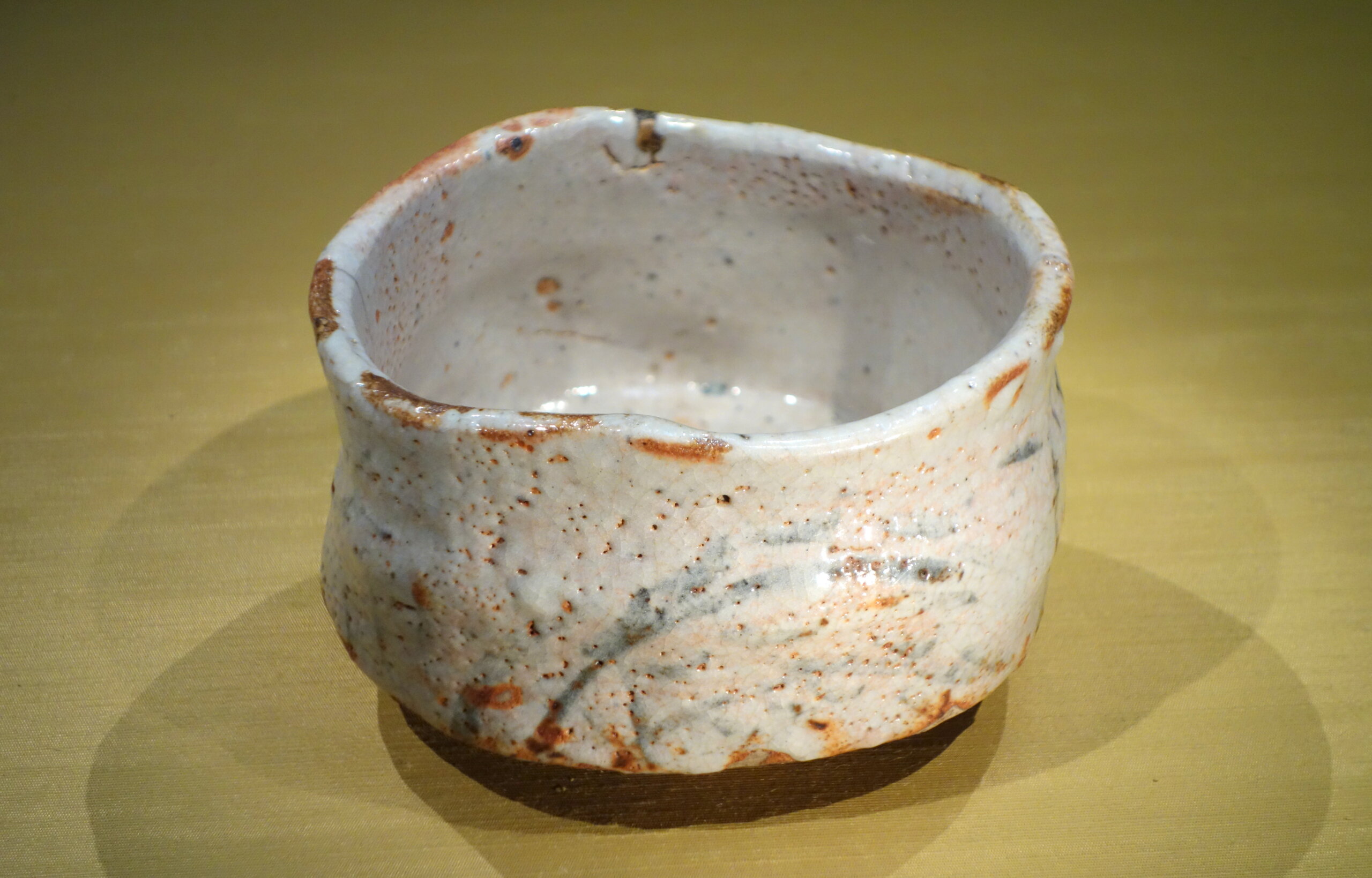 志野焼茶碗「振袖」安土桃山〜江戸時代（東京国立博物館蔵）