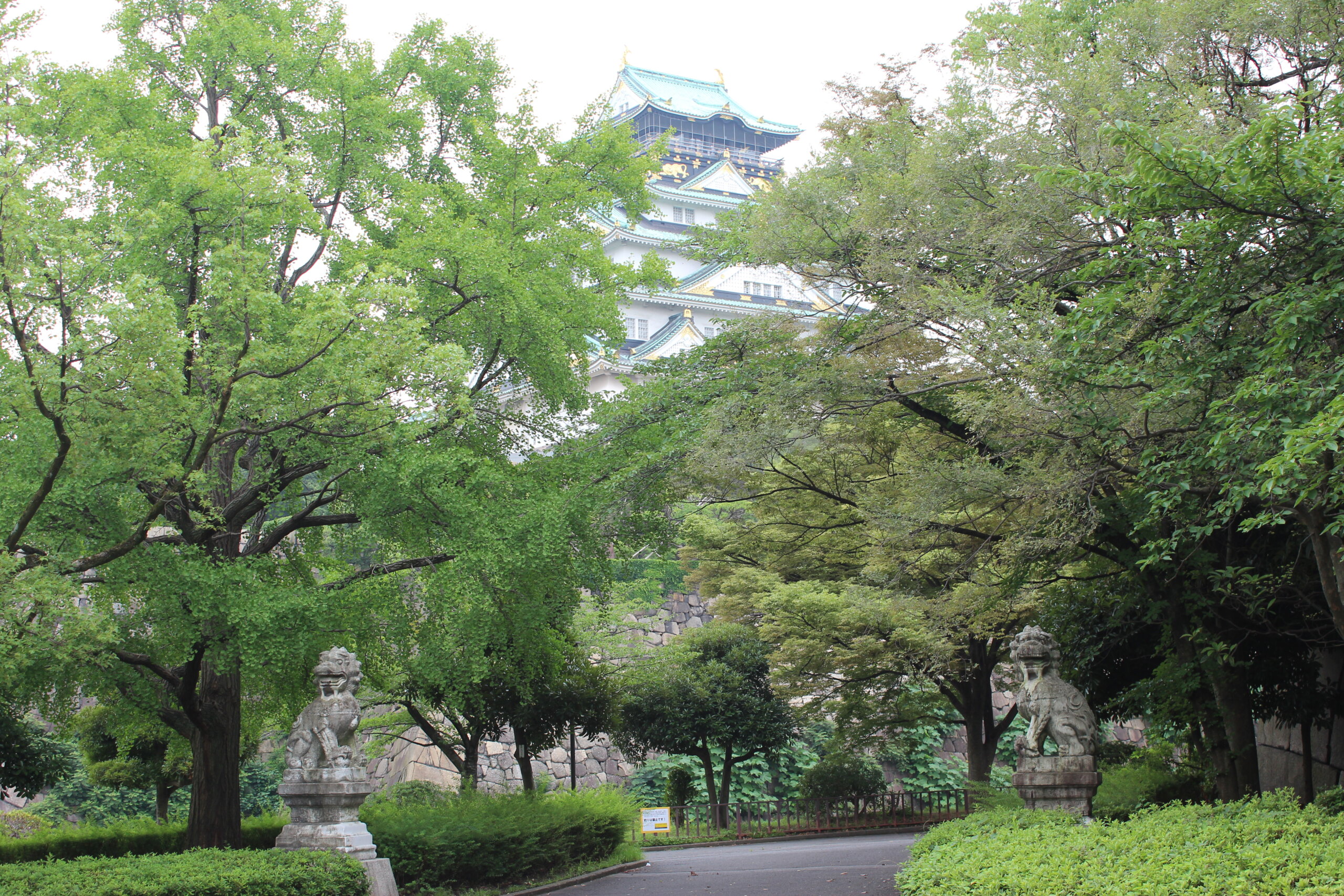 大坂城（豊臣政権の本拠地）