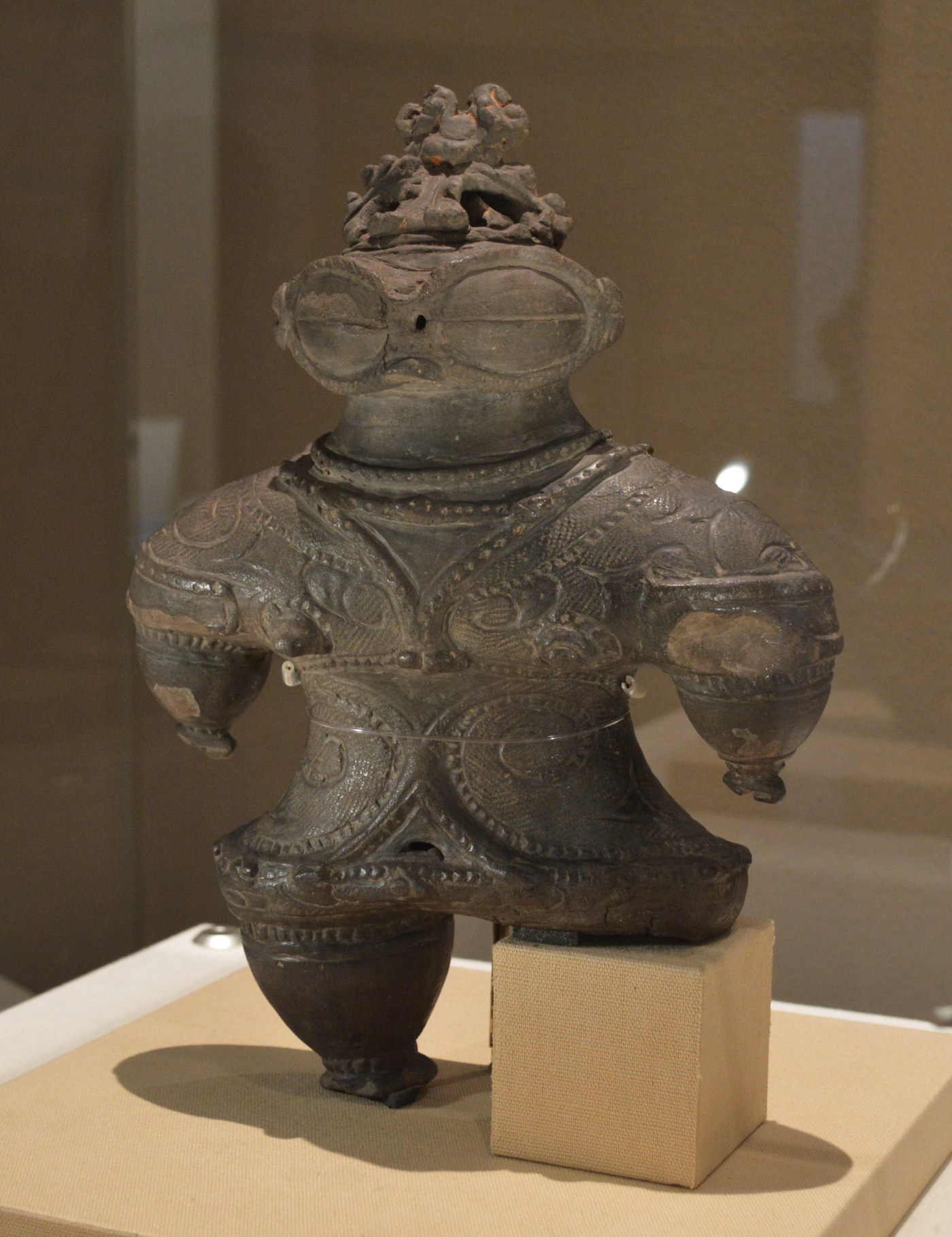 遮光器土偶（亀ヶ岡遺跡出土・東京国立博物館所蔵）