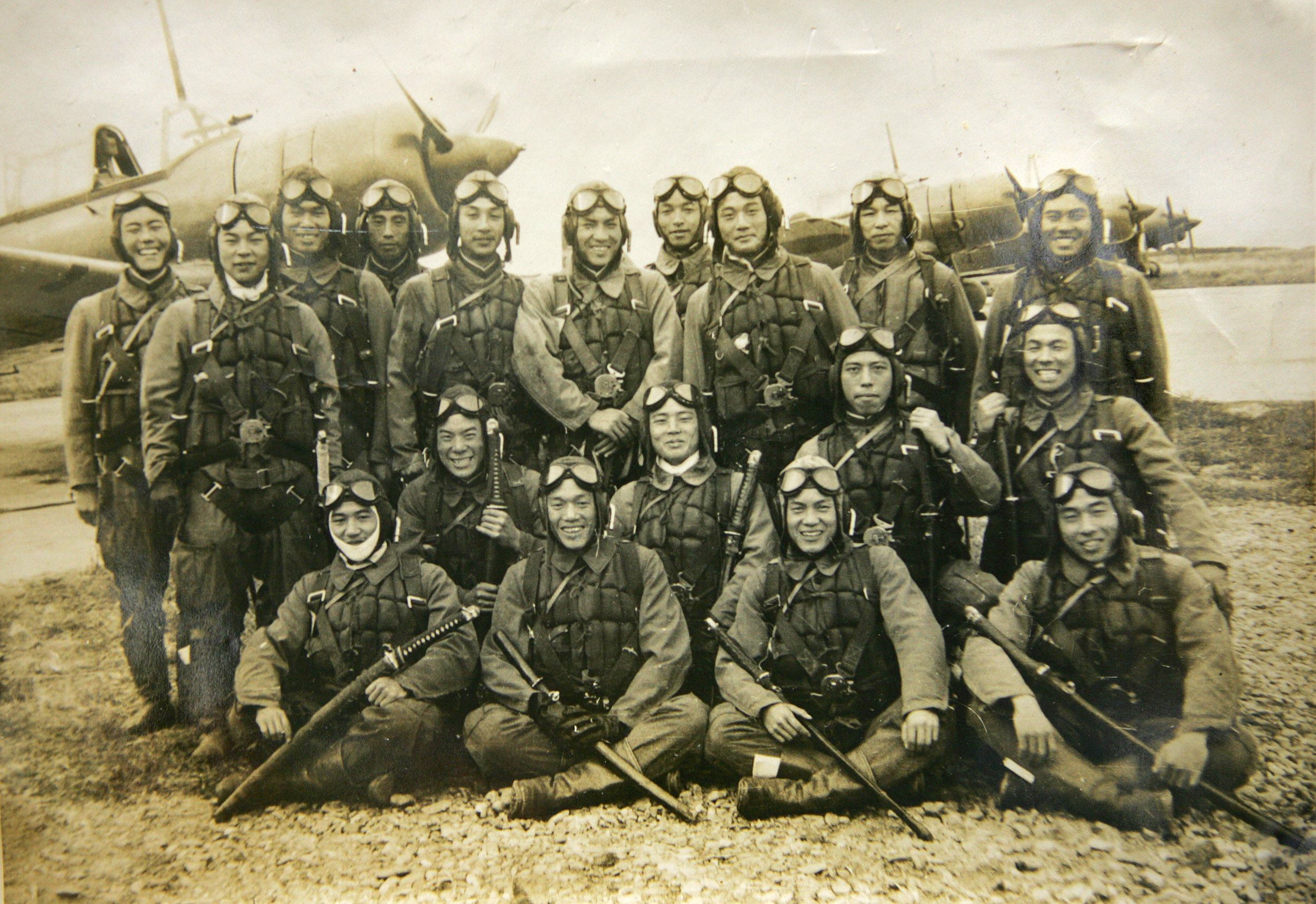 出撃前の特攻隊員たち