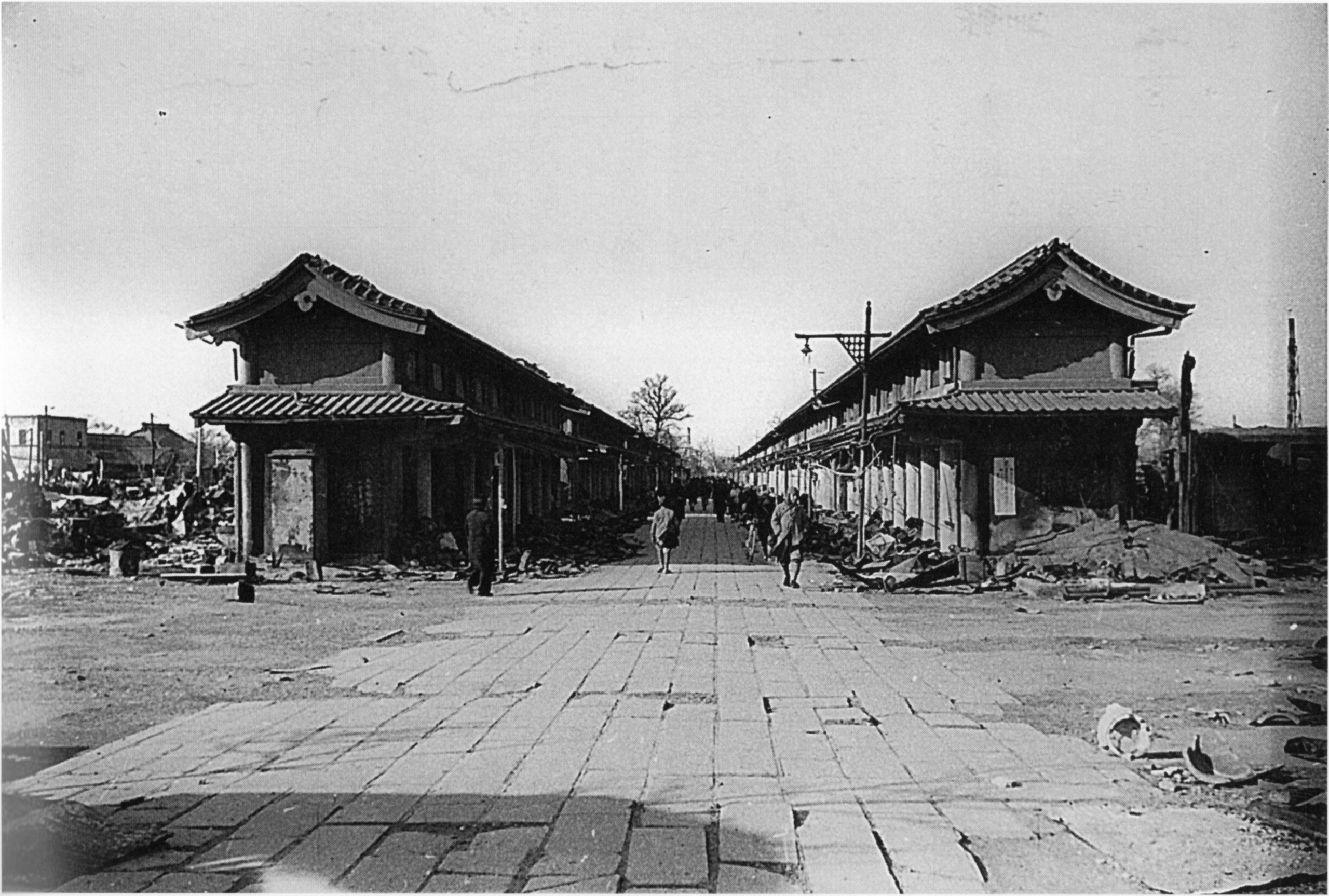 東京大空襲後の仲見世通りの様子（1945年3月）