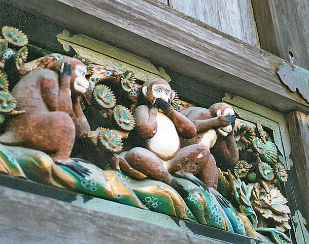 日光東照宮 神厩舎の三猿(見ざる・言わざる・聞かざる)の彫刻