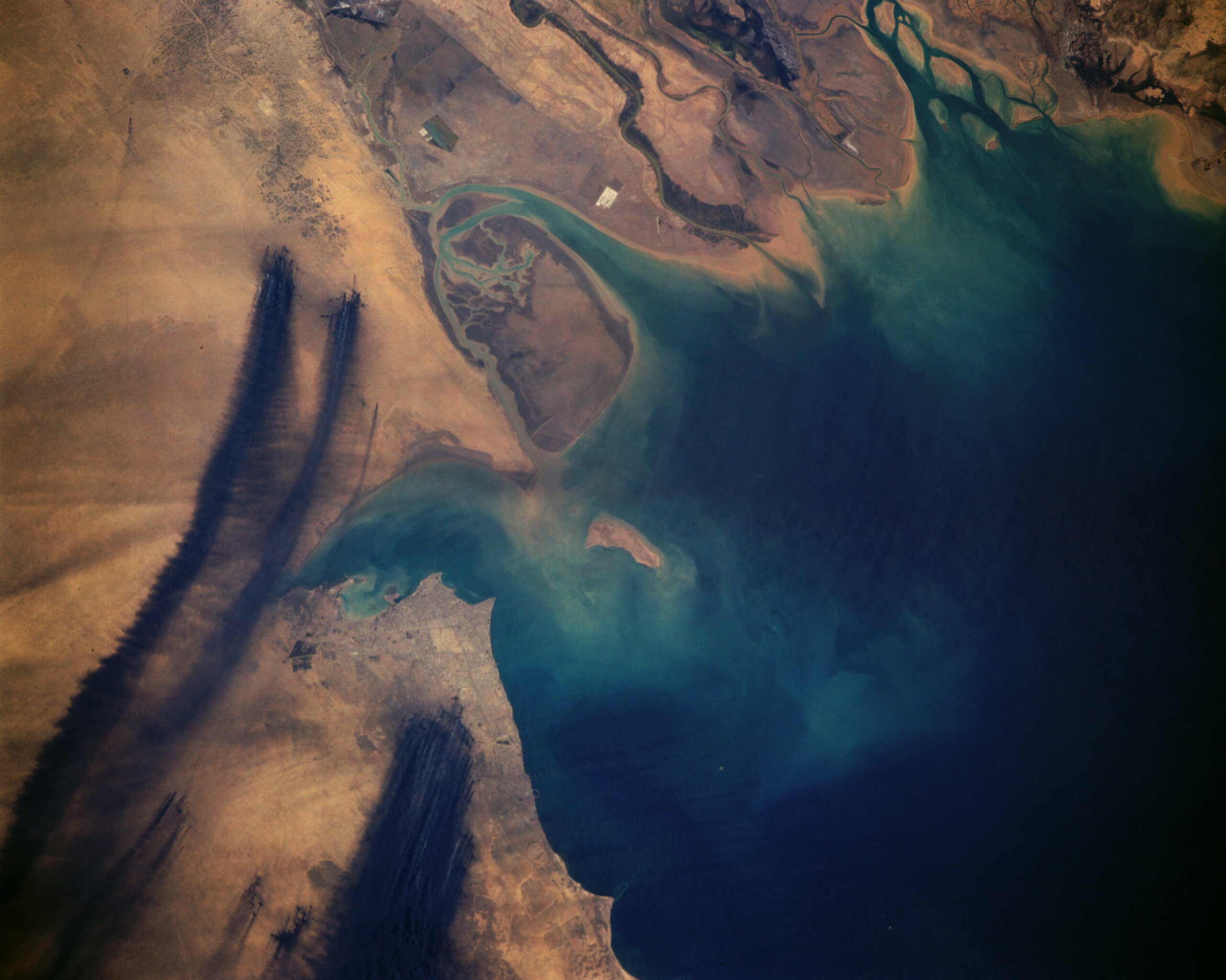 クウェート油井火災(NASA衛星写真・1991年)