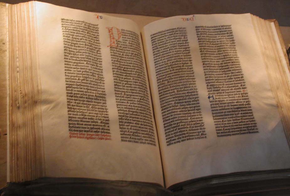 グーテンベルク聖書(1455年頃)活版印刷の最初期の例