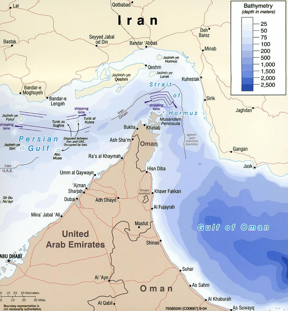 ホルムズ海峡の位置図(イラン・UAE・オマンに囲まれた海峡)
