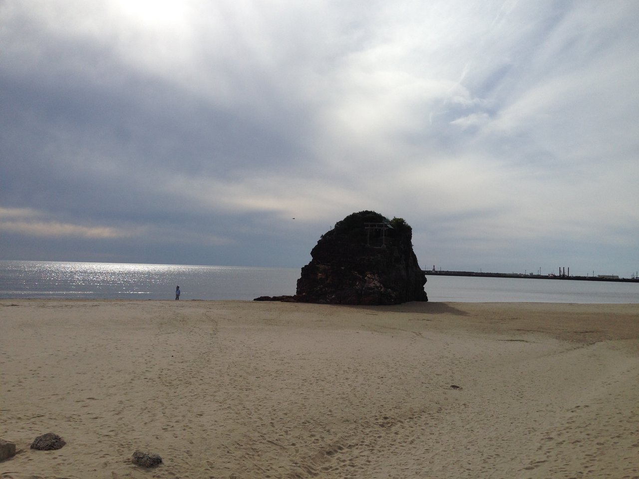稲佐の浜と弁天島