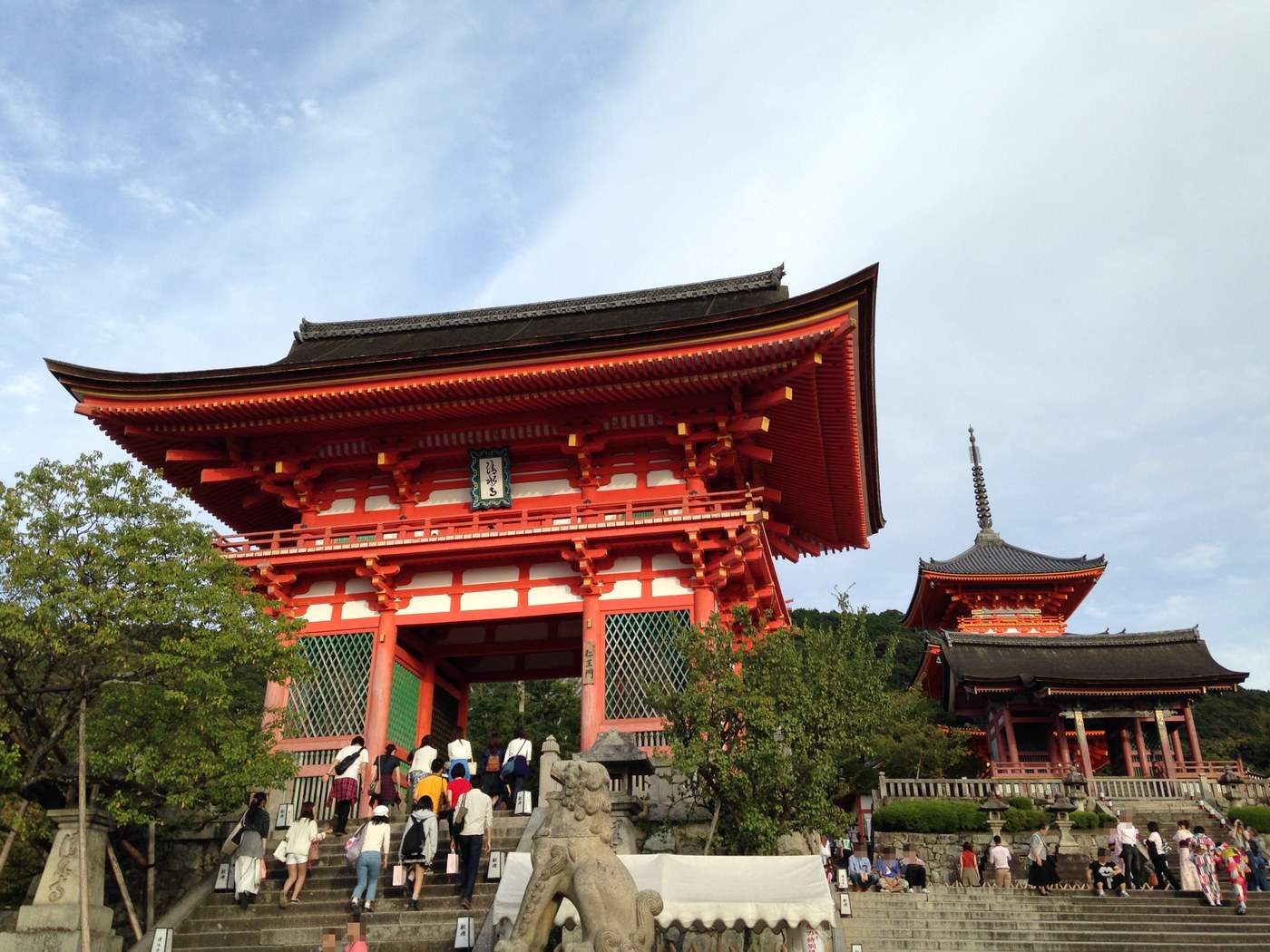 清水寺の仁王門・西門・三重塔の全景
