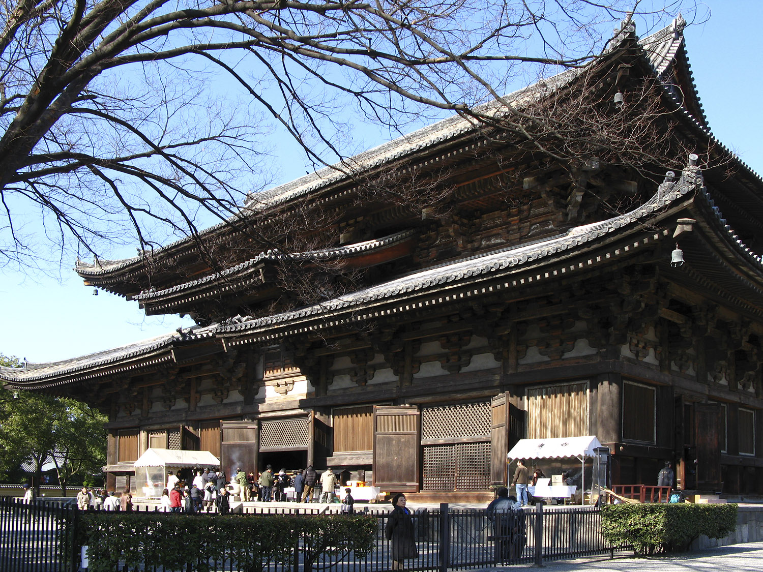 東寺の金堂（本尊：薬師如来）