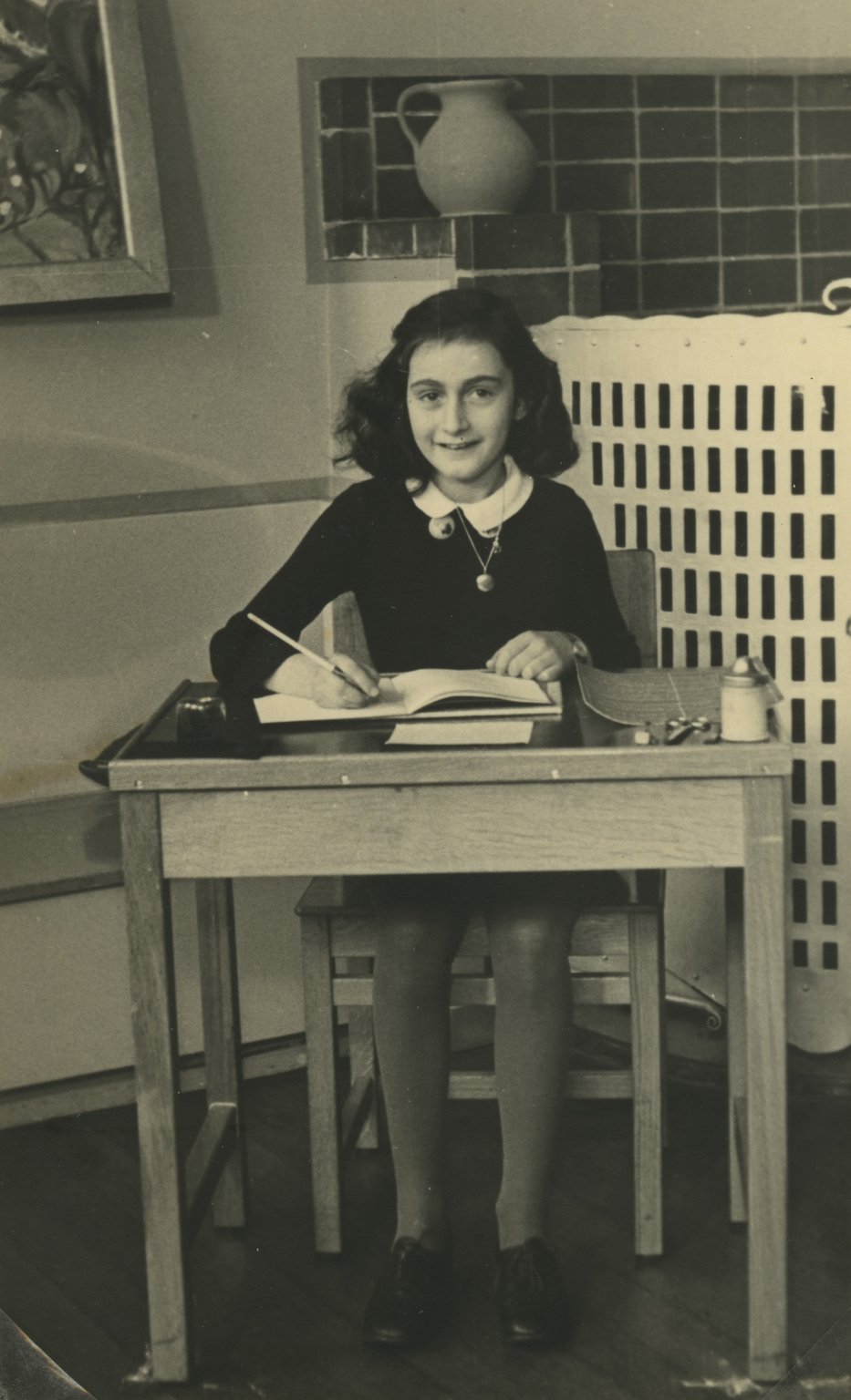アンネ・フランク(1940年、アムステルダムの学校で撮影)