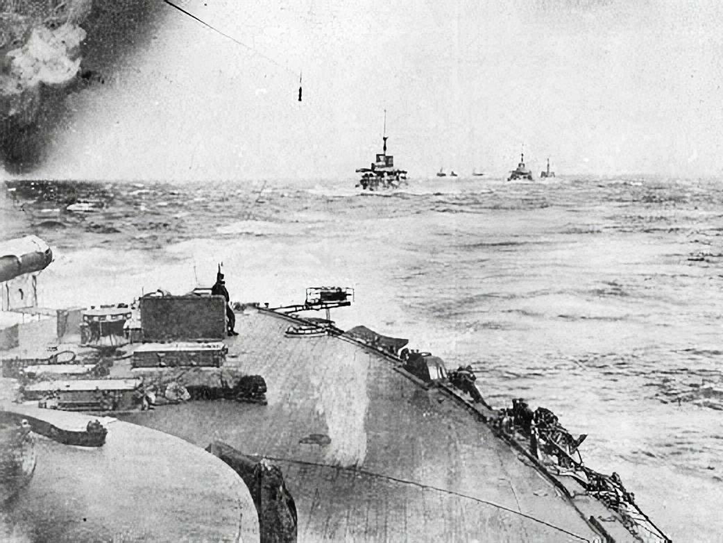 日本海海戦(対馬沖)で対峙する日本艦隊(1905年)