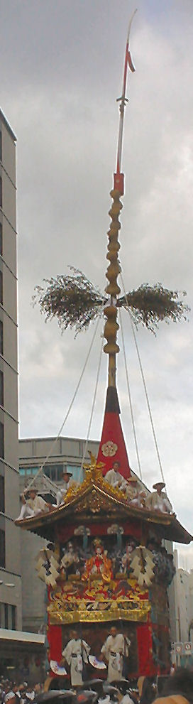 祇園祭の長刀鉾(2004年撮影)