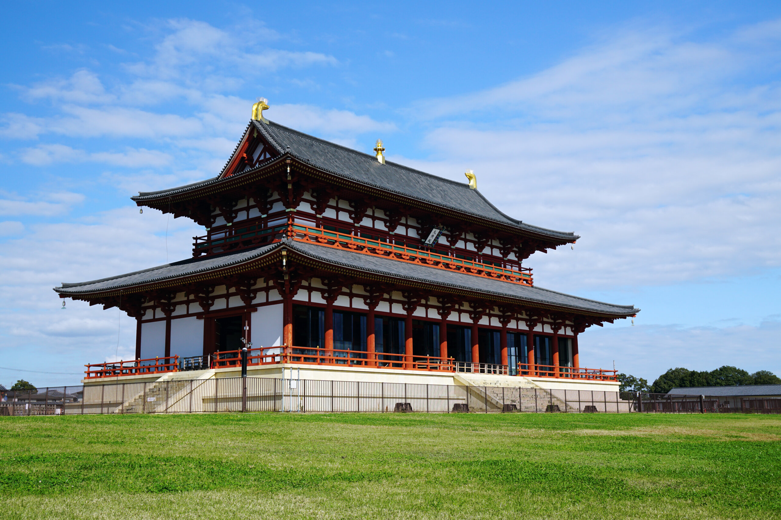 復元された平城宮大極殿(奈良市・平城宮跡歴史公園)