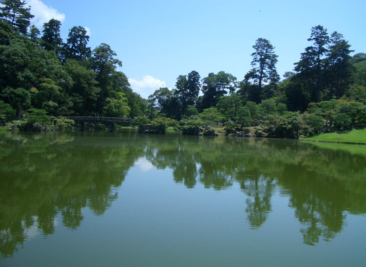 玄宮園の池（彦根城）