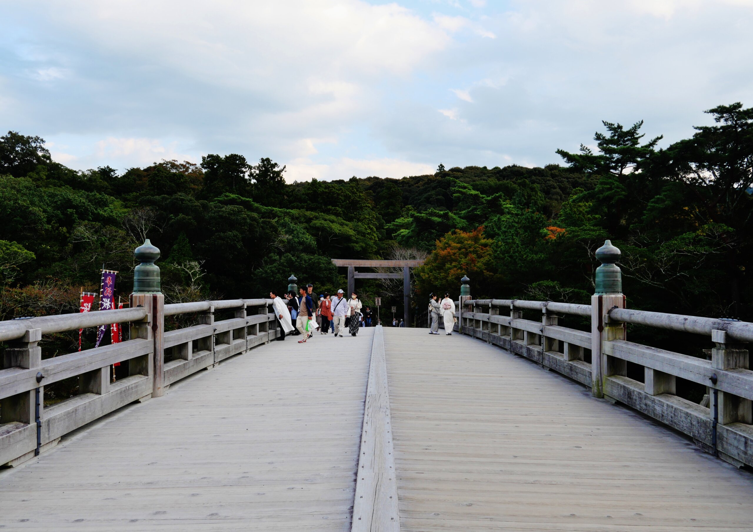 宇治橋(内宮の入口。五十鈴川に架かる全長101.8mの橋)