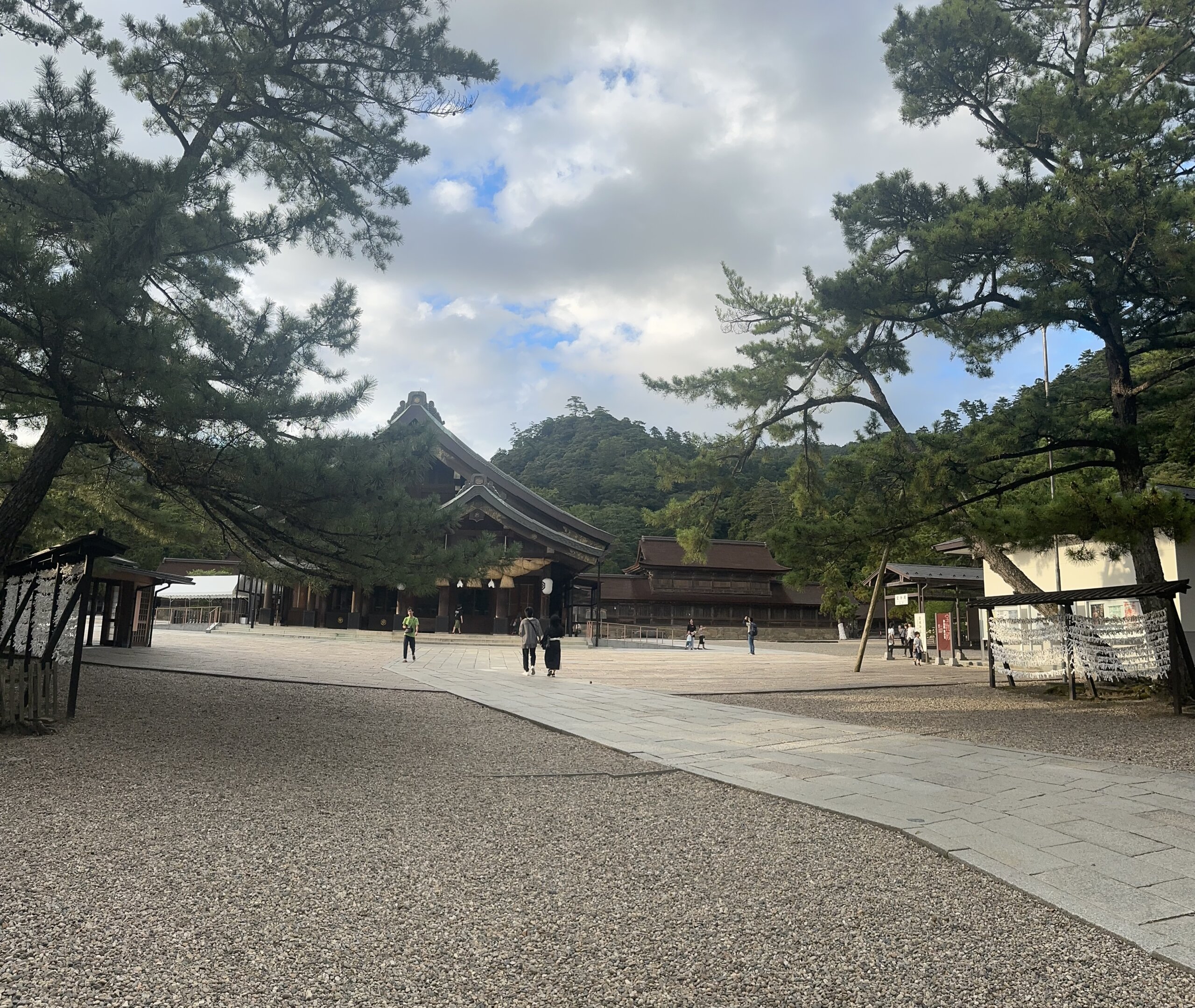 出雲大社の境内中心部(本殿・八足門・拝殿エリア)