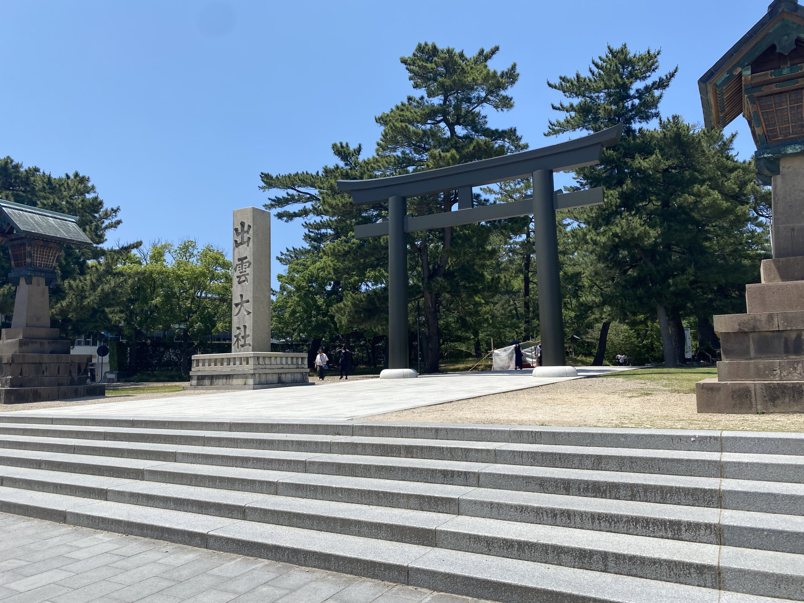 出雲大社の一の鳥居(参道入口)