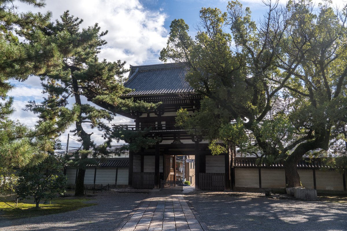 広隆寺仁王門(2024年撮影)