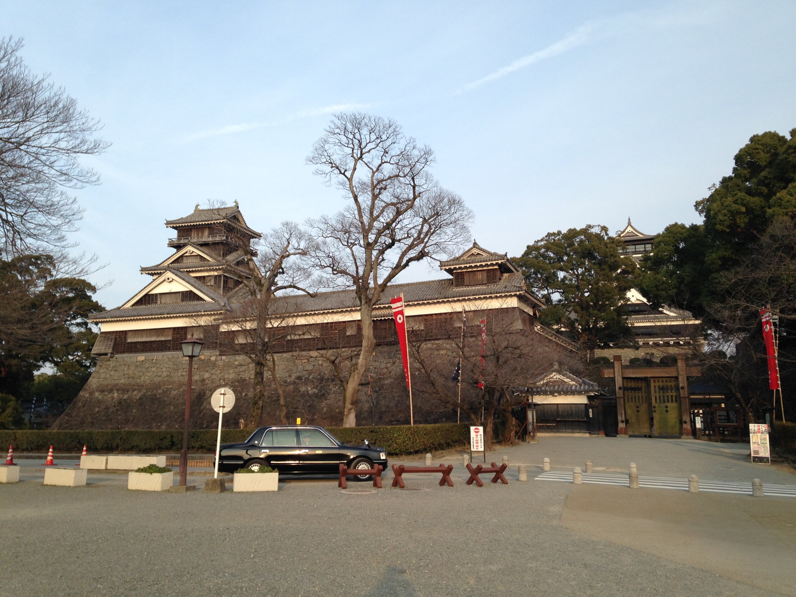 宇土櫓と天守閣がならぶ熊本城の全景