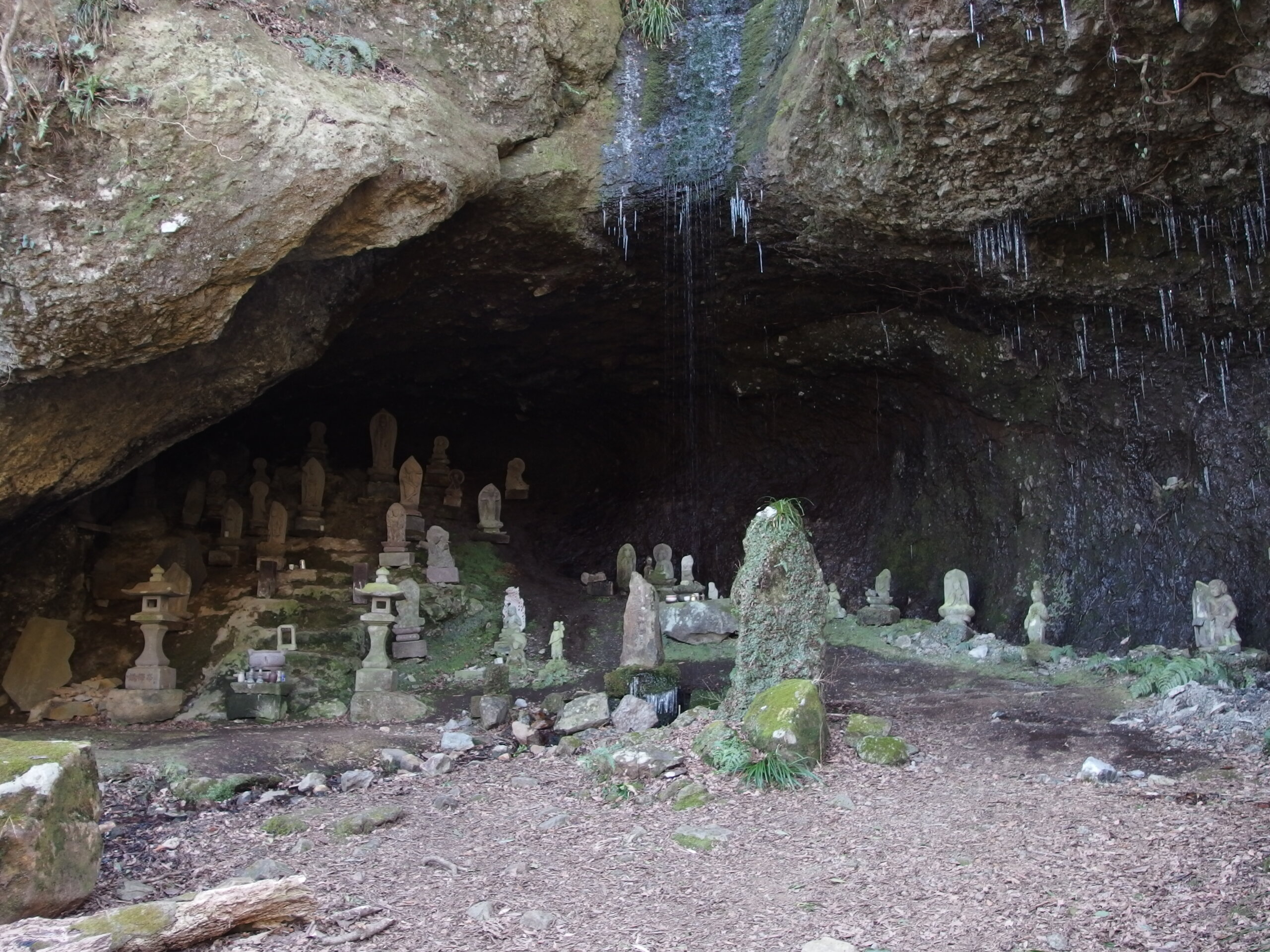 しとどの窟（神奈川県湯河原町）