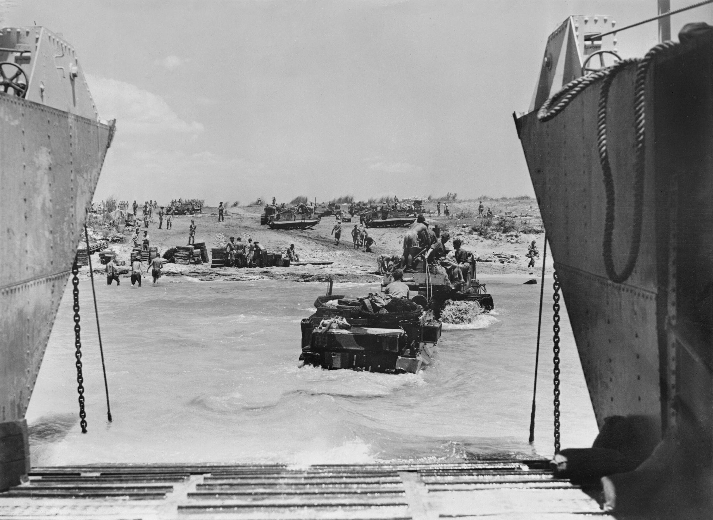 シチリア島に上陸する連合軍（1943年7月）