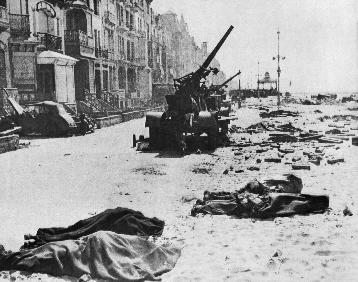 ダンケルクからイギリスへ撤退する兵士たち（1940年）