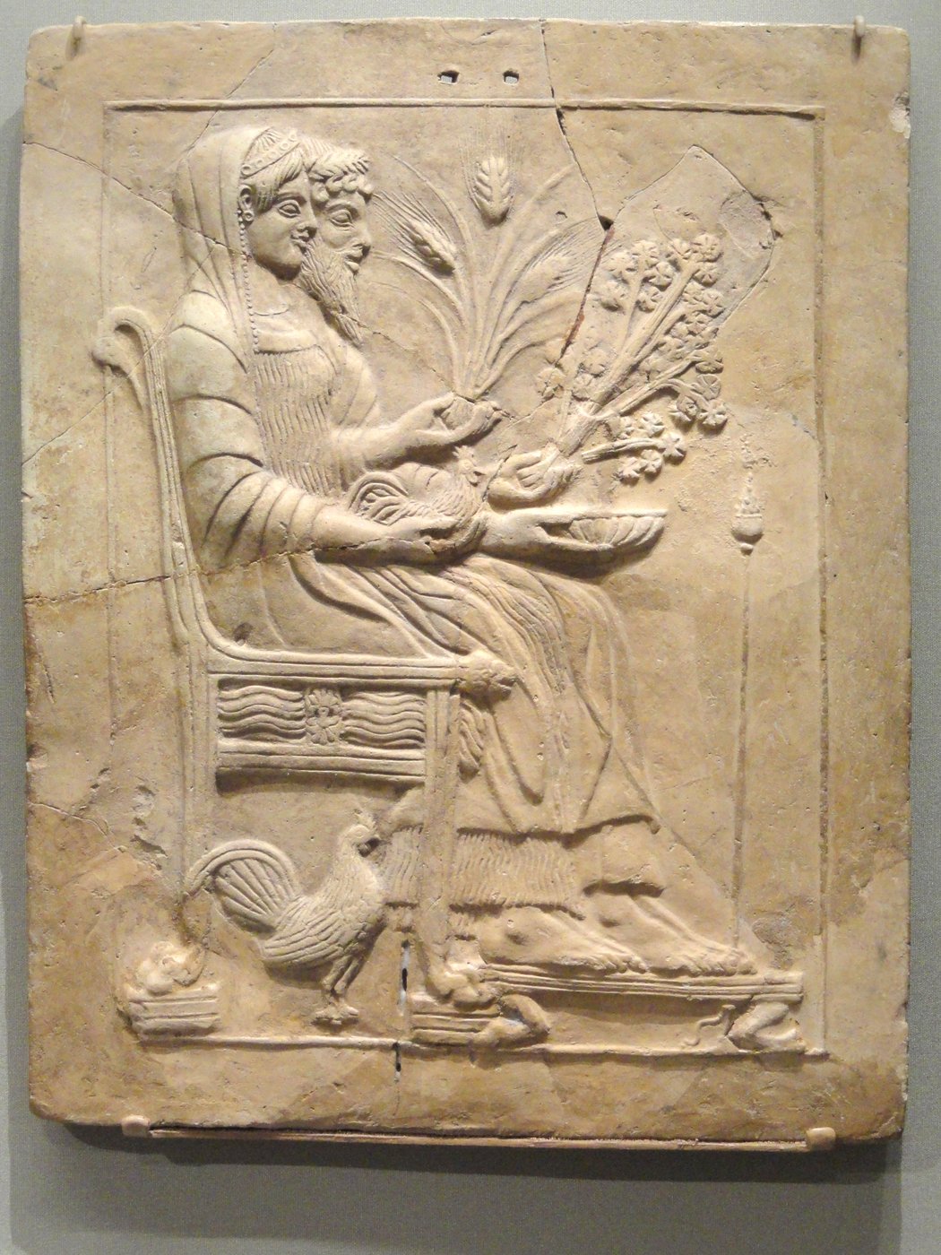 玉座に座るハデスとペルセポネを描いた古代ギリシャの奉納板（ピナクス）