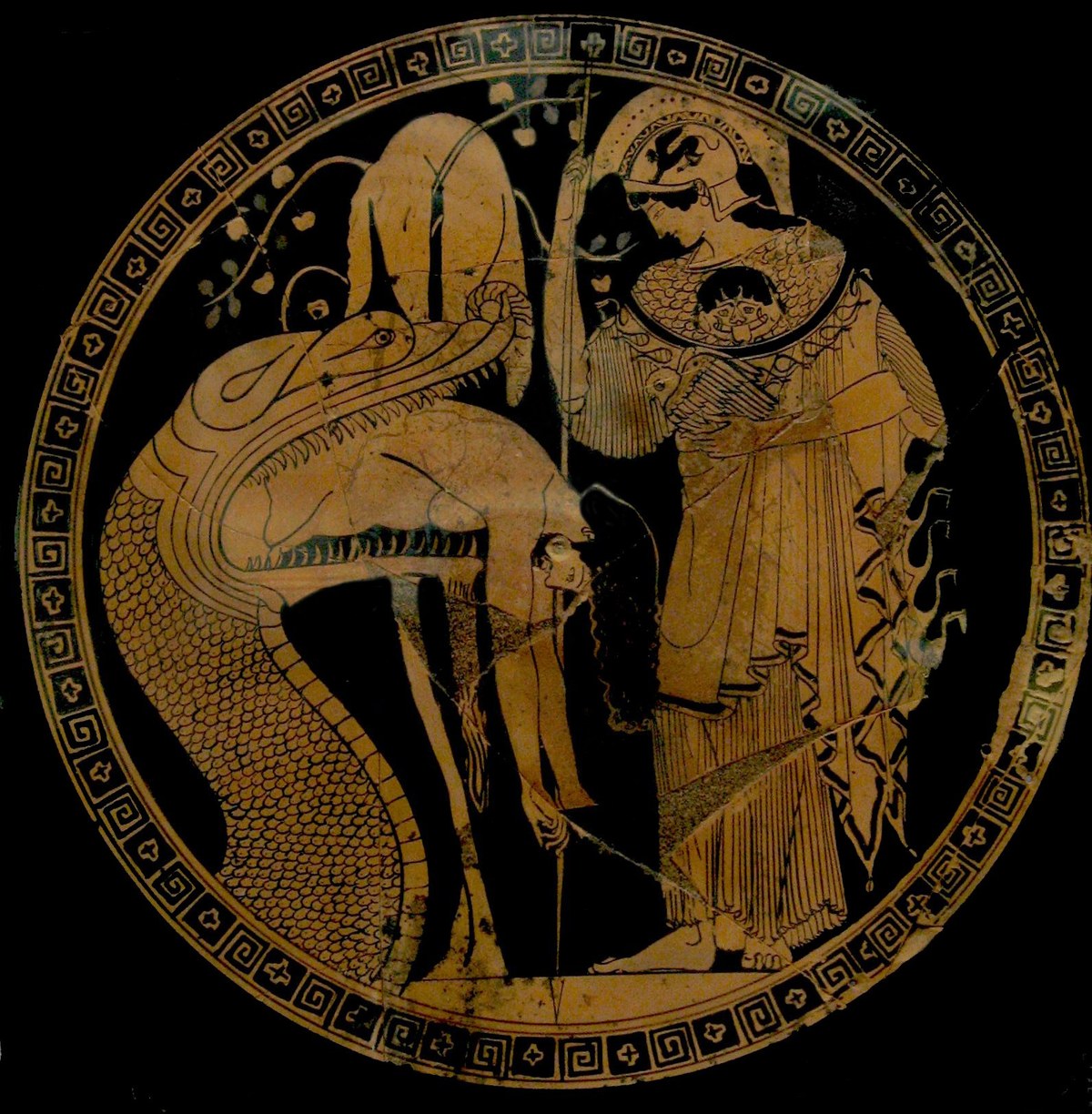 金羊毛を見張る竜と、そばに立つ女神アテナを描いた古代ギリシャの赤絵式の杯