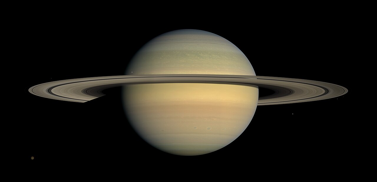 探査機カッシーニが撮影した土星の写真