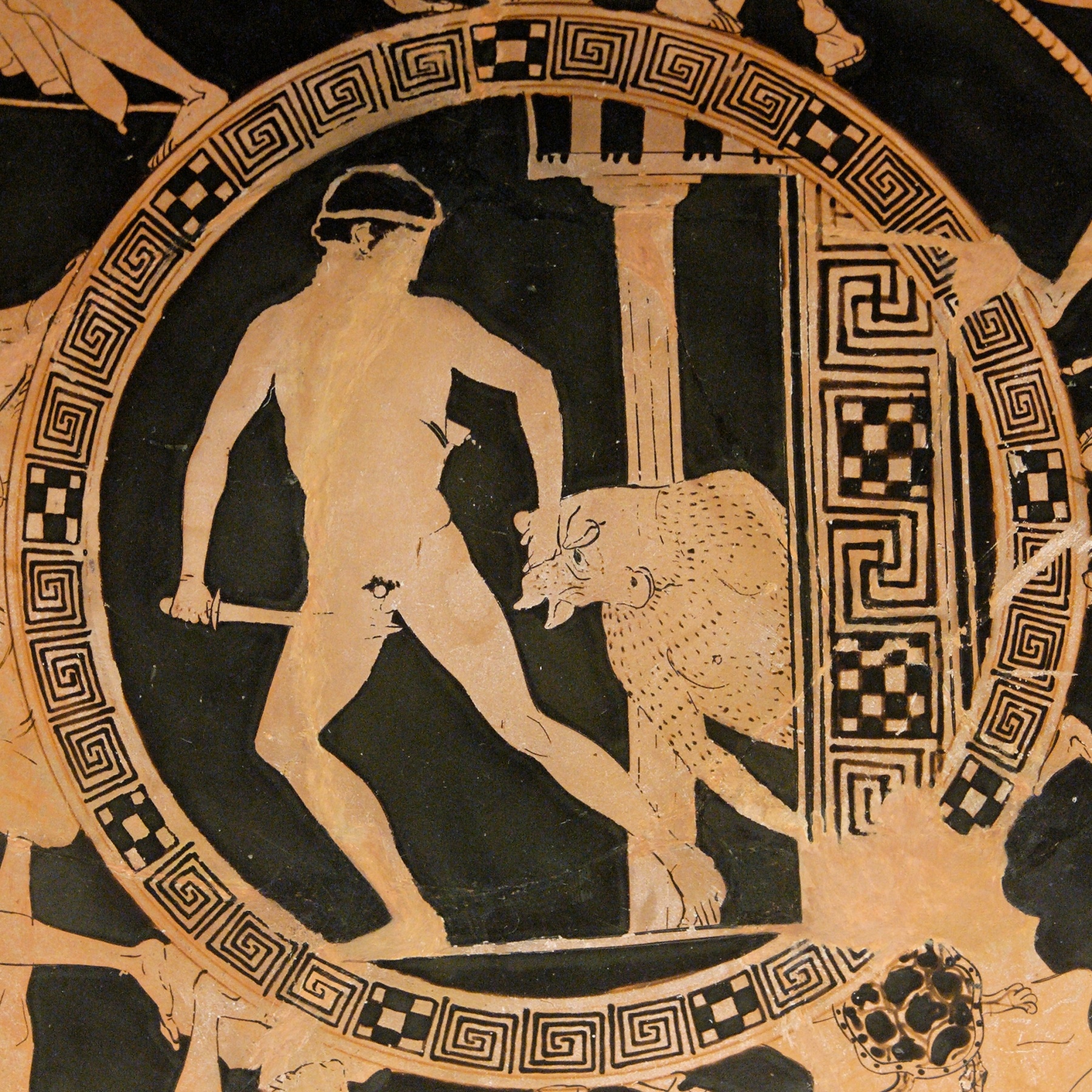 テセウスがミノタウロスを倒す場面を描いた古代ギリシャの陶器(大英博物館所蔵)